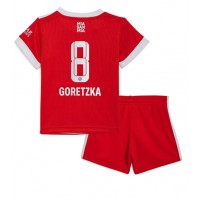 Fotbalové Dres Bayern Munich Leon Goretzka #8 Dětské Domácí 2022-23 Krátký Rukáv (+ trenýrky)